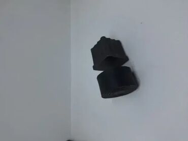 Ostalo: Plastični čepovi, zatezači i navlake za cevi sa topicama U ponudi — 3