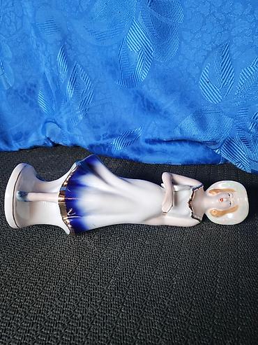 Ostali antikviteti: Figura devojke sa knjigom porcelanska iz 70ih godina. Figura — 12