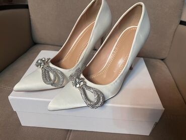 обувь белая: Туфли 37, цвет - Белый