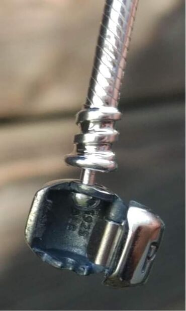 Setovi nakita: PANDORA narukvica sa original pakovanjem Cena:3500din Set sadrzi — 5