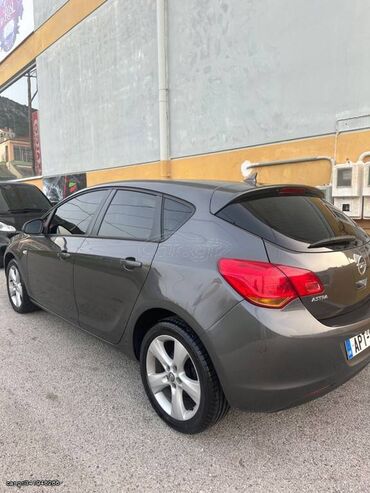 Transport: Opel Astra: 1.4 l | 2011 year | 133000 km. Hatchback