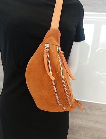 Torbe: Pieces nova torbica od prirodne kože, 3 odvojene pregrade. 34 X 14 X — 2