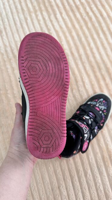 Детская обувь: Продаю б/у обувь на девочку,вся обувь целая,состояние хорошее Цены и — 9