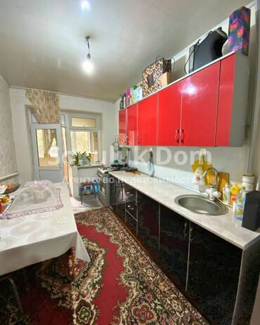 кызыл аскер пол дом: 3 комнаты, 59 м², 104 серия, 2 этаж, Старый ремонт