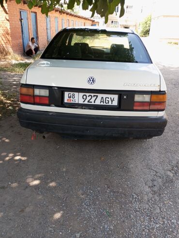 Volkswagen: Volkswagen Passat: 1989 г., 1.8 л, Механика, Газ, Седан