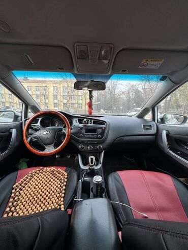 Kia: Kia Ceed: 2014 г., 1.6 л, Механика, Бензин, Универсал — 4