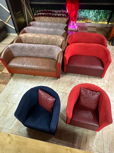 диван и 2 кресла: Цвет - Красный, Б/у