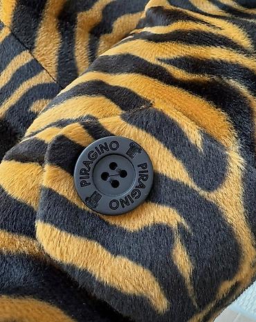 lavorazione artigiana boots: Ottavio Piragino Milano – ženski kaput sa animal printom - Model — 2