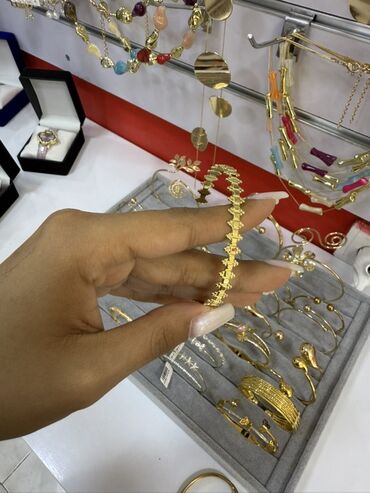 Bijuteriya dəstləri: Qadın bəzək aksesuarları – geniş seçim Məhsullar: - Qızılı tonlarda — 73