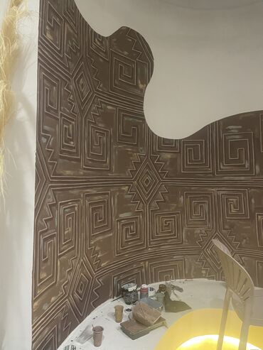 Другие услуги: Оформление декорации стен, разрисовки окон, Группа художников — 4