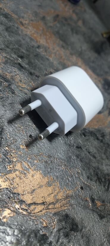 kepenek adapter: Apple iPhone 12pro max adapter original kontakta 60 AZN mən satıram 35