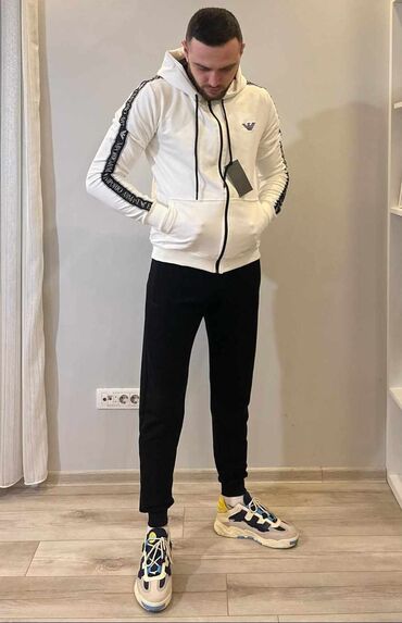 Trenerke: M - 2xl
Domaca proizvodnja

3500 — 8