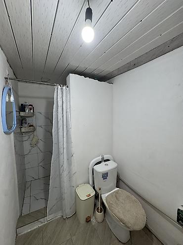 Продажа коттеджей и домов: ✨ Продаётся дом в с. Сокулук ✨ 🏡 Характеристики: • Участок - 4,5 — 9