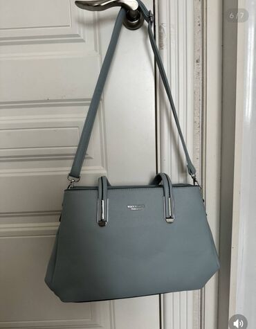 сумка женская голубая: Продается очень красивая сумка. Состояние новой вещи. Покупали дороже