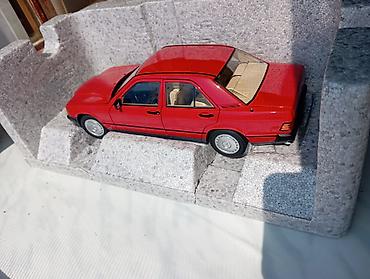 karate elceyi: Norev firmasına aid olan 1980 model Mersedes 190 modeli .Model tam — 2