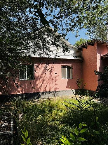 Продажа коттеджей и домов: Дом с участком и внутренним благоустройством. - Территория: забор по — 18