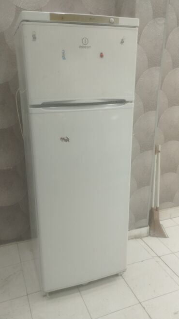 mini xolodelnik: İşlənmiş 2 qapılı Indesit Soyuducu Satılır, rəng - Ağ