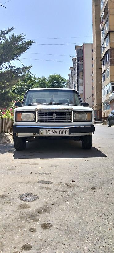 VAZ (LADA): LADA 2107 sedan Xüsusiyyətlər: - Kuzov: sedan, klassik LADA 2107 — 2