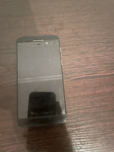 ən ucuz smartfonlar: Blackberry Z10, rəng - Qara, Sensor