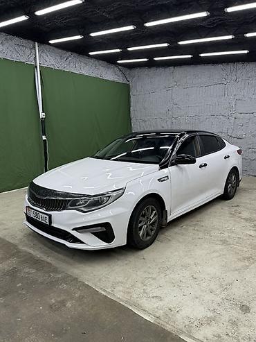 Kia Optima, оранжевый седан (рестайлинг) - Кузов: 4‑дверный седан