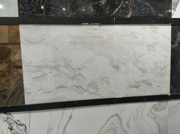 balkon ucun metlax: Mərmər naxışlı böyük ölçülü keramika plitə - Rəng və dizayn: açıq