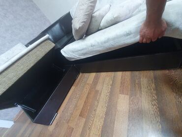кухонная мебель бу: Künc divan, İşlənmiş, Açılan, Vеlur parça, Çatdırılma yoxdur