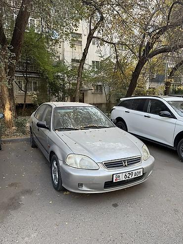 малолитражные авто: Honda Civic: 1999 г., Механика, Бензин, Седан — 5