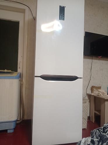 freezer: Двухкамерный холодильник с нижней морозильной камерой. Особенности: - — 1