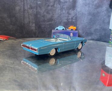 Avtomobil modelləri: Коллекционная модель Ford Thinderbird conbertible light blue 1966 — 8