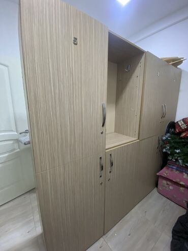 Çarpayılar: Açılan, 4 qapılı Düz dolab, Qarderob, paltar dolabı