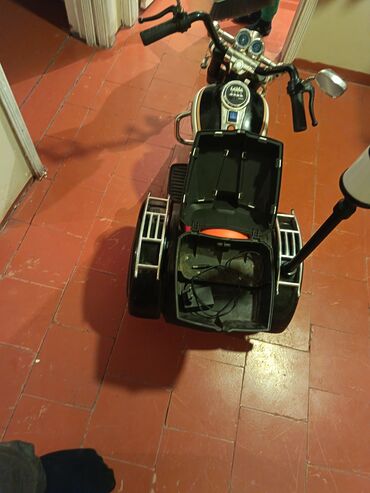 rc car: Uşaq üçün elektrikli üçtəkərli motosiklet - Klassik kreyser üslubunda