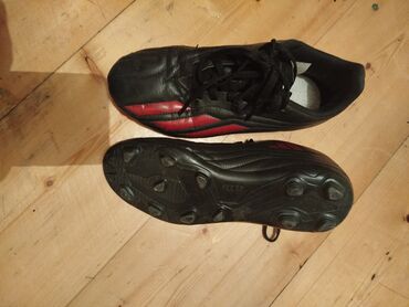 Digər idman və istirahət malları: Butslar Adidas