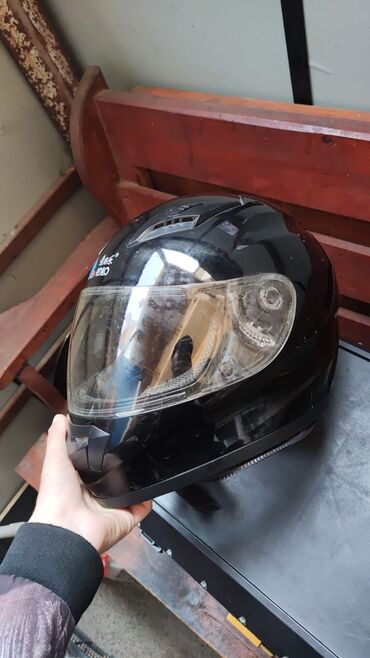 Moto dəbilqələr: Sabrina kimi vəya digər ucuz firmalar kimi naziy dözümsüz deyil başı