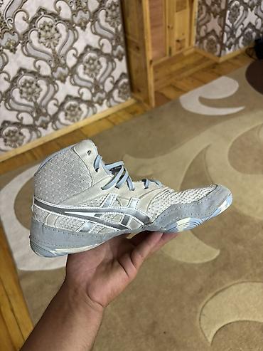 kişi qış geyimleri: ASICS güləş/yarış ayaqqabısı - Brend/model: ASICS (orta boğazlı — 1