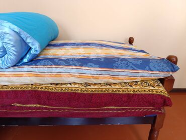 Təzə, hec işlənməyib. cehizlik döşək saçaq bel yunundan. 1eded döşəyin