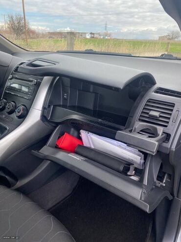 Toyota: Toyota Auris: 1.3 l. | 2010 έ. Χάτσμπακ — 3