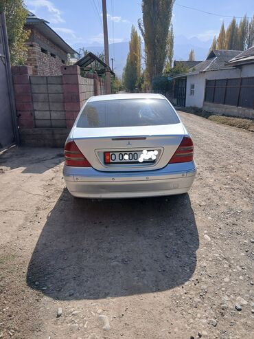 обмен на авто повыше: Mercedes-Benz C-Class: 2001 г., 2 л, Механика, Бензин, Седан