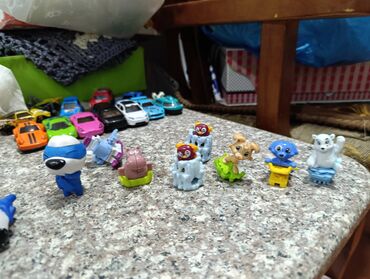 Oyuncaqlar: Kinder və oyuncaqlar hərəsi 2azn Ən az 10 AZN lik alış verişde — 10