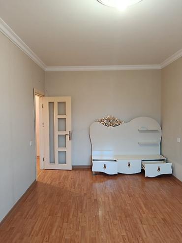 Ev və bağ: 2-otaqli 9/6-ci mərtəbəsi orta blok.Dovlətdən istilik sistemi. ayliq — 2