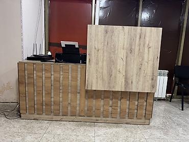 reception masa: Resepsiyon/qarşılama stolu – taxta teksturalı, lamel dekorlu ön panel — 1
