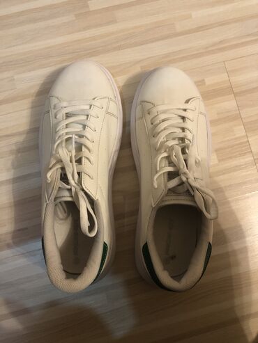 Кроссовки и спортивная обувь: Кроссовки новые
