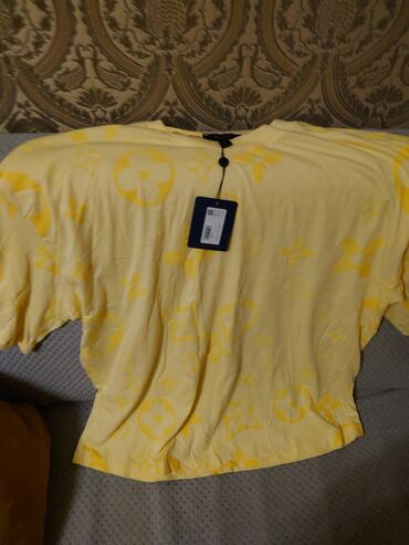 Köynəklər: Магазин закрылся в наличии осталось много качественных футболок — 6