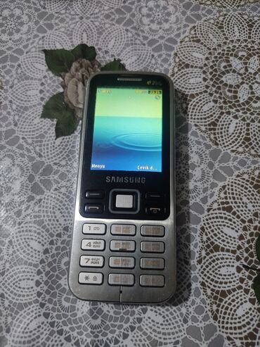 banan telefon: Samsung GT-C3110, цвет - Черный, Кнопочный, Две SIM карты