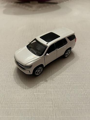 mini disk: Ağ rəngli miniatür SUV model maşın oyuncağı - Korpus: ağ, qara — 1