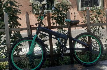 велосипед запчасть: Продается БУ велосипед с уникальной черно-зеленой расцветкой, идеально