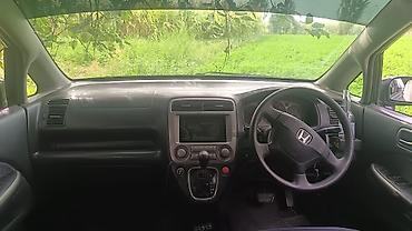 step vagon: Honda Stream: 2001 г., 2 л, Автомат, Бензин, Минивэн — 6