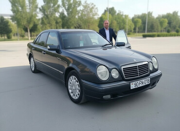 Mercedes-Benz: Mercedes-Benz E-Class: 2.2 l | 1999 il Sedan — 1