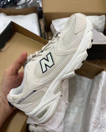 обувь новая: Кроссовки, 38, New Balance, Новый, цвет - Бежевый, Самовывоз, Платная доставка