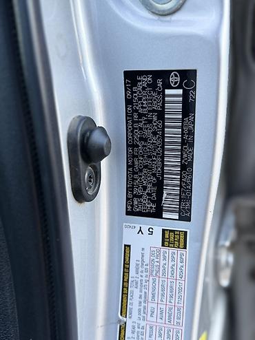 Toyota: Toyota Prius: 2018 г., 1.8 л, Вариатор, Гибрид, Лифтбек — 10
