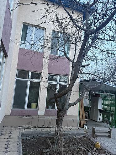 Продажа коттеджей и домов: Продается частный дом 2 этажа, площадь дома и подсобных помещений — 9